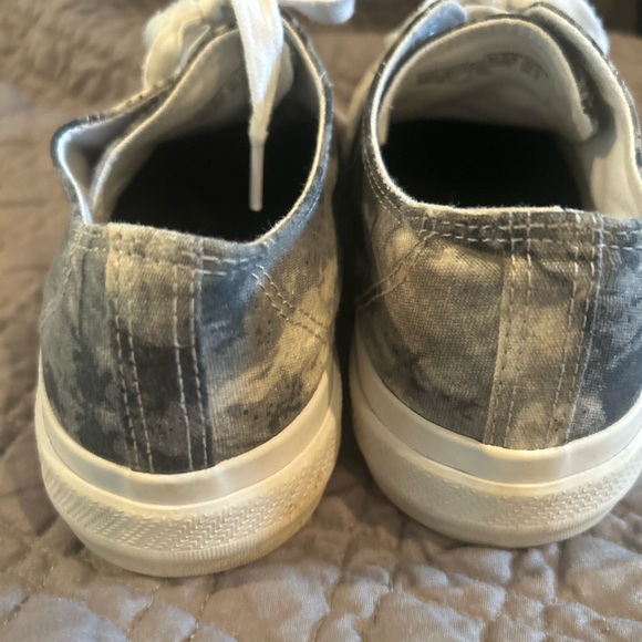 Stylish Kids Sneakers in Black and White - Picture 6 of 6